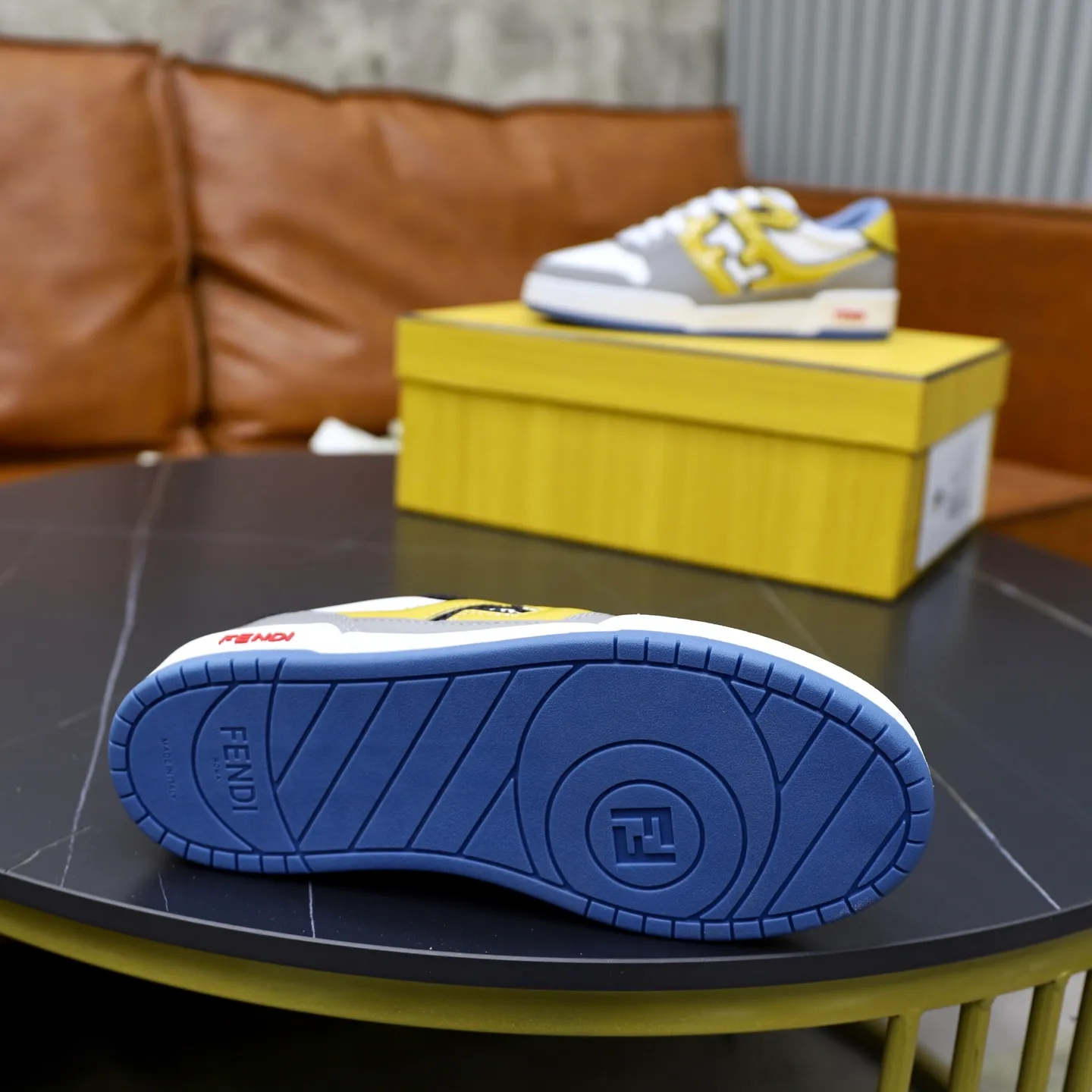 Ex-factory price: 640🔥Couple model (top original order) Brand: FENDI Size: 35-44 (customized for men 38 and 45) Grade: original order quality High version Material: Imported original cowhide stitching ➕ High-quality and comfortable lining Original TPU lightweight anti-slip outsole Style category: Travel fashion casual shoes Versatile trend